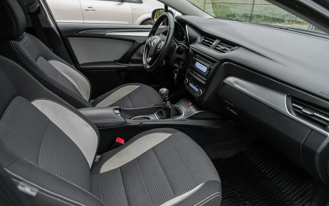 Toyota Avensis cena 46700 przebieg: 260000, rok produkcji 2016 z Radzymin małe 407